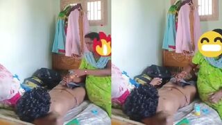 Soteli maa ko bete nai manaya lund ki tel maalish karne k liye