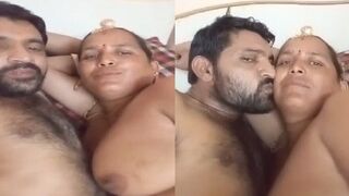 Rajasthani aunty hui nangi apne young lover k sath