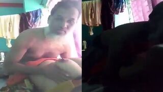 Muslim budhe chacha chod rahe hai chachi ki chut