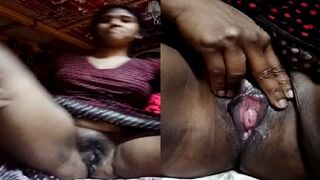 Bhabhi nai kholke dikhai pyasi gili chut