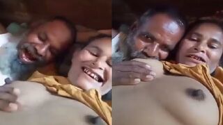 Muslim uncle chus rahe hai aunty k big boobs