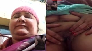 Mature aunty nai dikhaai boobs or chut