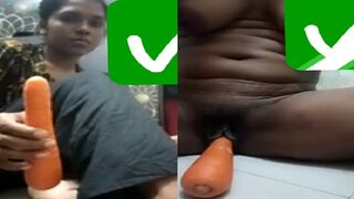 Gajar se chut chodne ka maja leti ladki