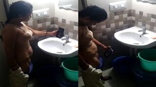 Boyfriend ko boobs or chut dikhaati didi ka chupke video banaya bhai nai