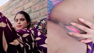 Bhabhi nai kholke dikhaai apni sexy chut