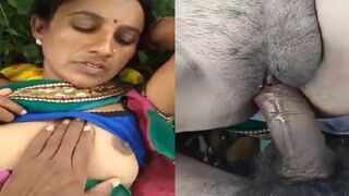 Jungle mai choda village bhabhi ki clean shave chut