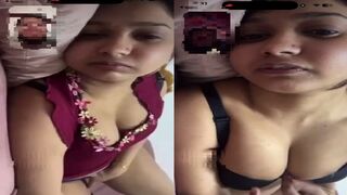 Bed mai let boobs daba chut masalti ladki