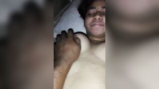 Bhabhi k boobs daba panty utaar chut mai kiya ungli