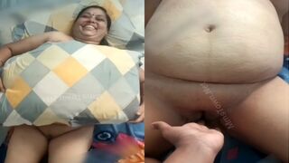 Tanker bhabhi ki moti gori chut mai ungli kiya jawan ladke nai