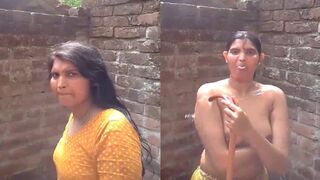 Young village bhabhi ka outdoor bath