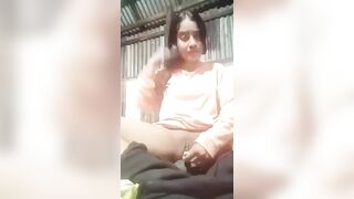 Kele se ladki nai chodi apni sexy chut