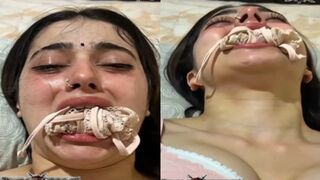 Muh mein panty daba chut chudwaati bhabhi ka viral mms