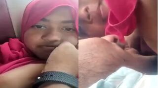 Car k andar muslim girl ka boobs sucking video