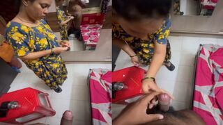 Jawan bete k lund par marham lagaai maa