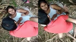 Desi sexy randi ladki nai ganne k khet mai chudwaai chut