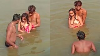 Village girl apne gaon k do ladko k sath nandi mai nangi hoke chudi