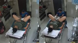 Bhabhi ki chut shave karti clinic ki helper