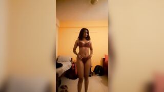 Camera k aage lafdki hui nangi