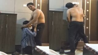 Desi ladki nai chusi lund khade khade chudwaai chut