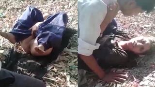 Gaon ki dehati randi bari bari jugle mai chudi do ladko se