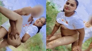 Gaon ki sexy ladki chudi apne boyfriend k sath khulle mai