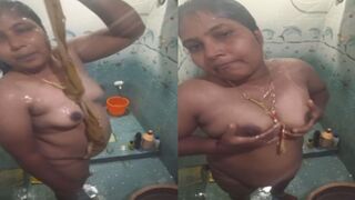 Chubby mallu aunty ka nude bathing video