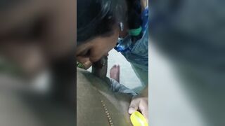 Mallu sexy bhabhi pati k lund k aage baith de rahi hai pati ko sloppy blowjob ka maja