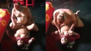 Jawan bahu ko nangi kar budhe sasur nai nai choda bahu ki chut