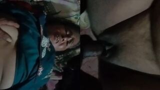Village mature bhabhi k big boobs ko dabaate hue kiya chikni chut ki chudai