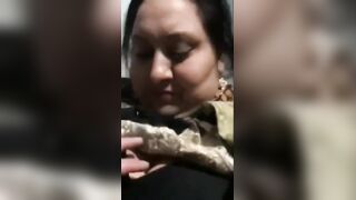 Chubby mature bhabhi ka boobs pussy show or blowjob