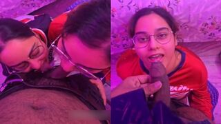 Apni twins sisters se ladke nai liya threesome blowjob ka maja