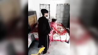 Desi cheater bhabhi jaldi se khade khade chudi jawan padosi k sath